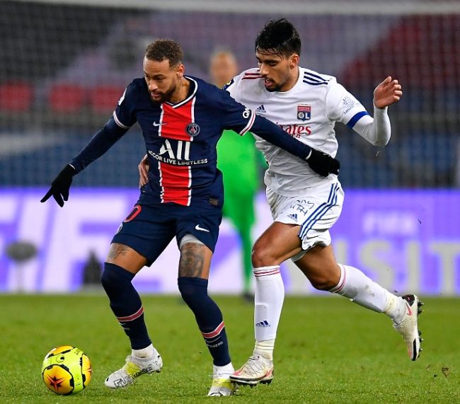 巴黎大师赛半决赛爆出冷门！广州队险胜洛杉矶湖人，争冠形势突变(洛杉矶现场看湖人比赛)