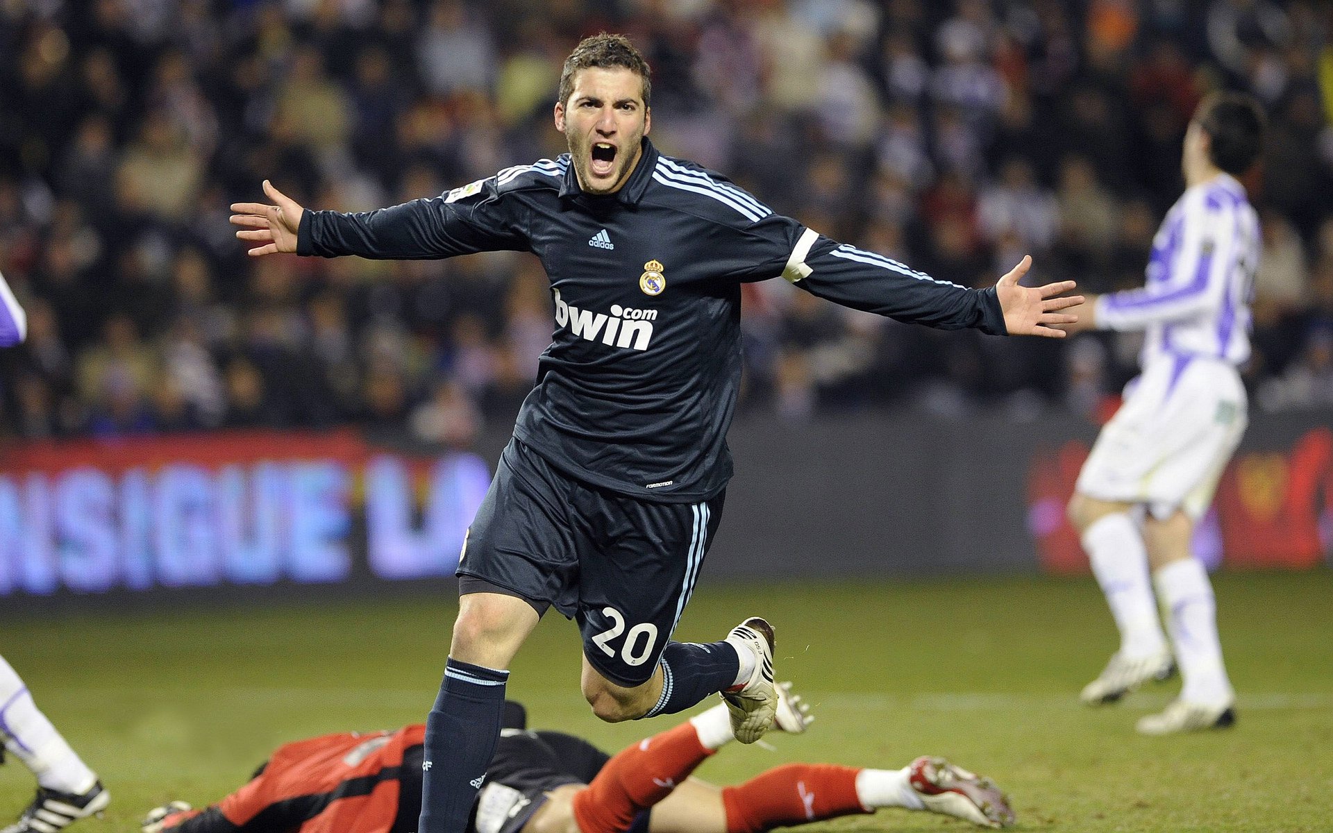  欧文赛后谦逊发言登热搜，北京国安血战武汉三镇引发热议